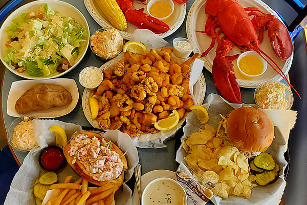 Peteys Summertime Seafood Restaurant - Best Lobster Rolls and Award winning seafood